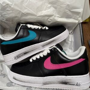 Nike Air Force 1 Low
G-Dragon Peaceminusone Para-Noise 3.0